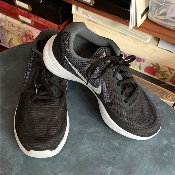 Nike Shoes - Picture 1 of 5